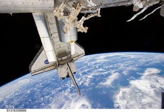 Illustration for article titled Breathtaking SLR photos show life aboard the ISS